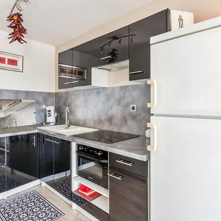 アパート Cosy Flat With Balcony And Parking In Saint-cyprien, - Welkeys