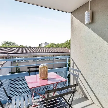 Cosy Flat With Balcony And Parking In Saint-cyprien, - Welkeys *