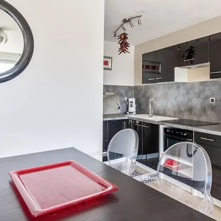 Cosy Flat With Balcony And Parking In Saint-cyprien, - Welkeys *