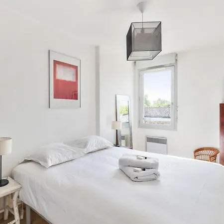 Apartment Cosy Flat With Balcony And Parking In Saint-cyprien, - Welkeys