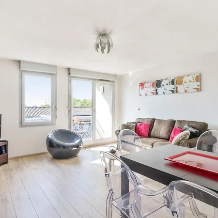 דירה Cosy Flat With Balcony And Parking In Saint-cyprien, - Welkeys